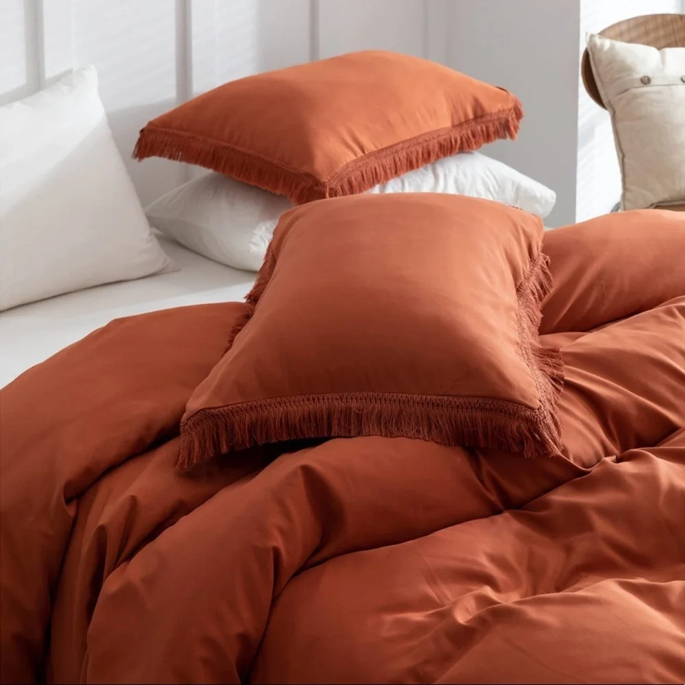 - - NEW RUST COLOR QUEEN SIZE Tassel comforter Set -NEW